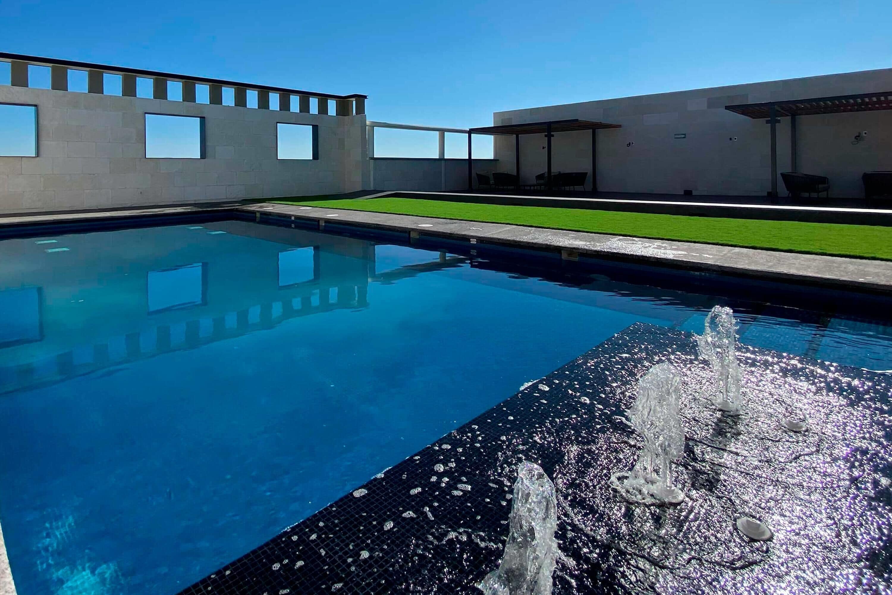 Kolam renang terbuka 