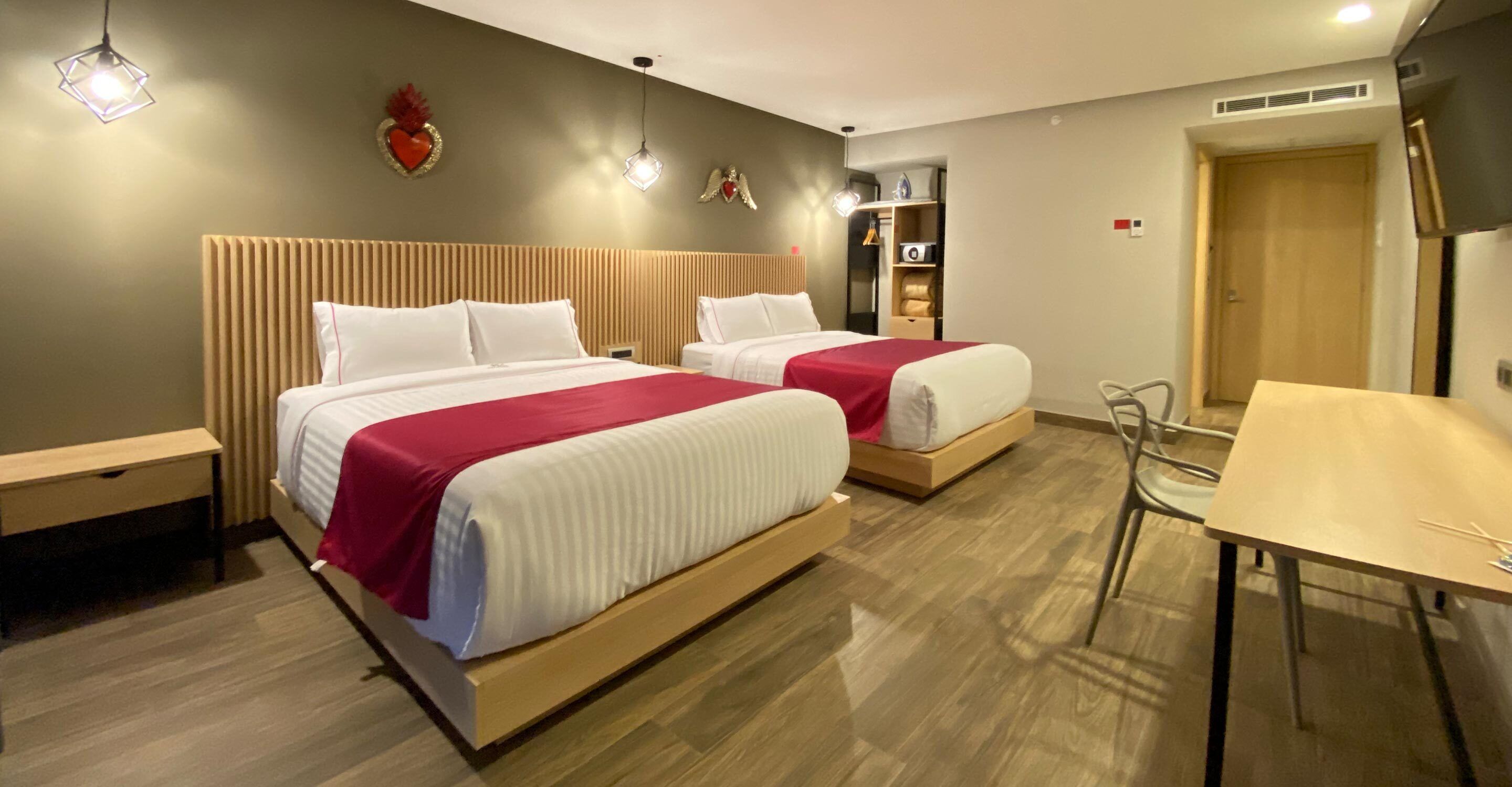 standard double room | down duvets, in-room safe, desk, blackout curtains