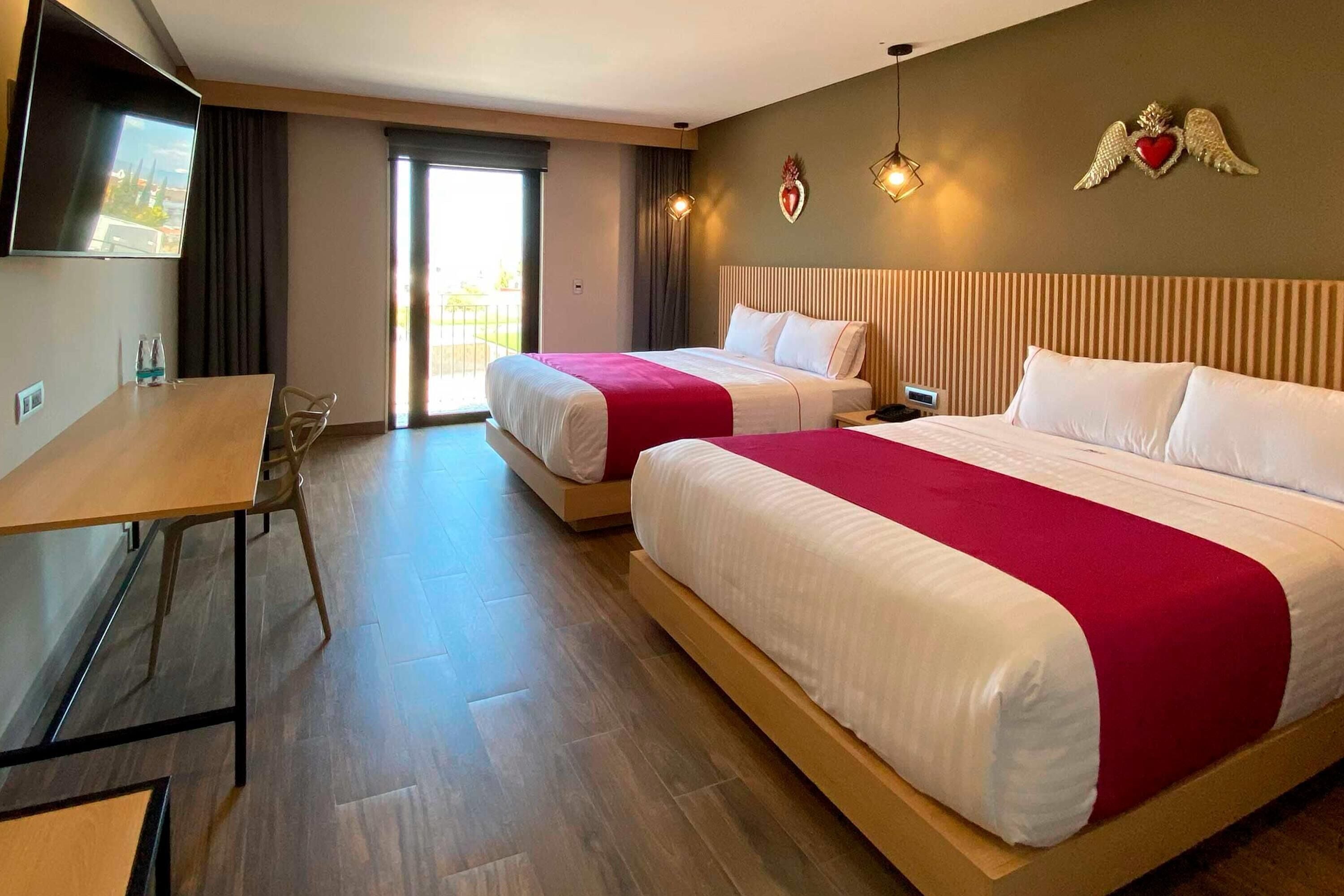 Chambre Standard, 2 grands lits, non-fumeurs | Couette en duvet d'oie, coffres-forts dans les chambres, bureau