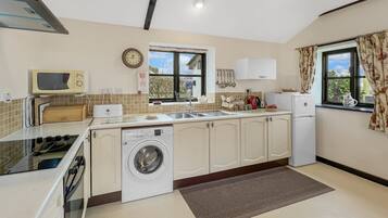 Mikrobølgeovn, ovn, spisebord