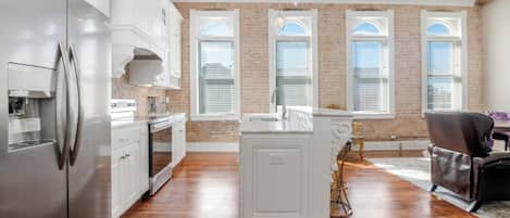 Fridge, microwave, oven, stovetop