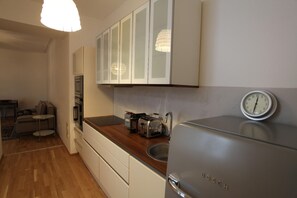 冰箱、微波炉、烤箱、洗碗机