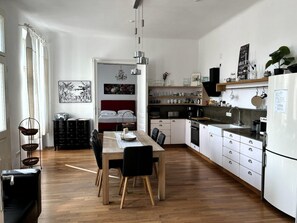 冷蔵庫、電子レンジ、オーブン、食器洗い機