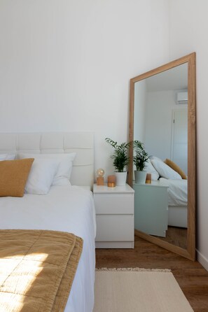 3 bedrooms, in-room safe, iron/ironing board, free WiFi - Brand new top villa *****, barbecue, pool, only 7 km from the sea (Jadreski)