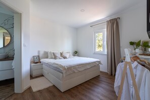 3 bedrooms, in-room safe, iron/ironing board, free WiFi - Brand new top villa *****, barbecue, pool, only 7 km from the sea (Jadreski)