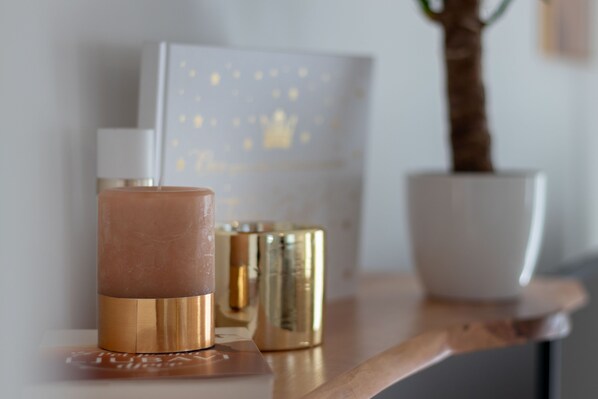 A candle on a wooden surface, a decorative box, and a potted plant. - Brand-new, luxury ***** villa with a barbecue and pool, just 7 km from the ocean (Jadreski)