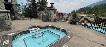 Ski In/Out. Mountain Side. Dog Friendly