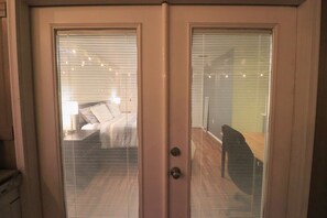 5 bedrooms, iron/ironing board, WiFi, bed sheets - Low Cleaning Fee! Private Pool & Hot Tub, Outdoor Living Oasis in Great Location (San Antonio)