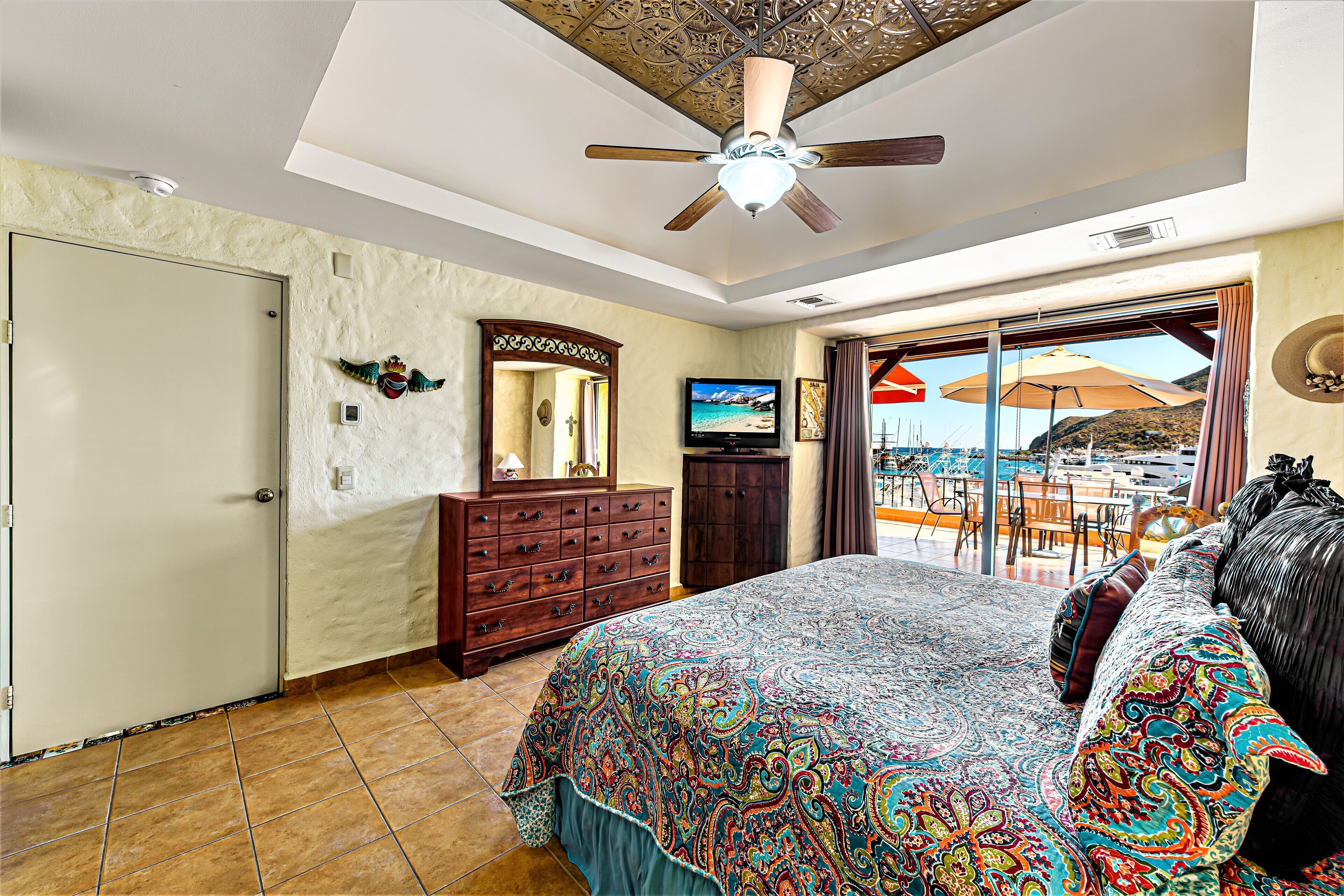 2 bedrooms, in-room safe, desk, iron/ironing board