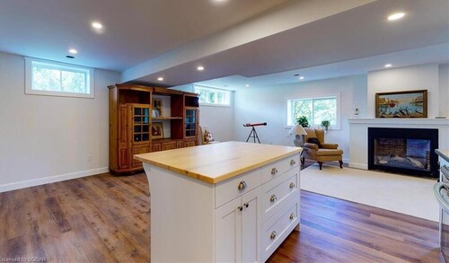 Seasonal rental, close to Collingwood, 18 acres with trails, newly renovated