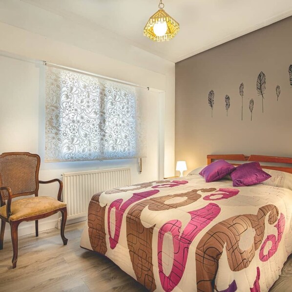 4 bedrooms, bed sheets