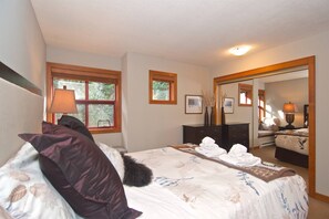 2 bedrooms, iron/ironing board, WiFi