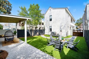 Outdoor dining - The Charleston Suites: The Charles Suite (Charleston)