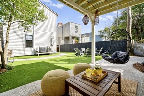Outdoor dining - The Charleston Suites: The Charles Suite (Charleston)