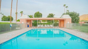 Piscine extérieure, piscine chauffée