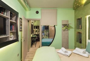 1 bedroom, in-room safe, desk, iron/ironing board