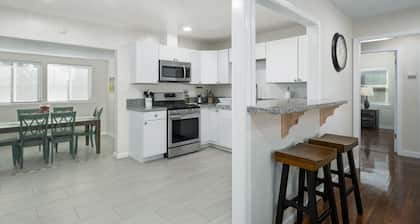Upgraded 3B/2Bth w DinningR on Peaceful Street