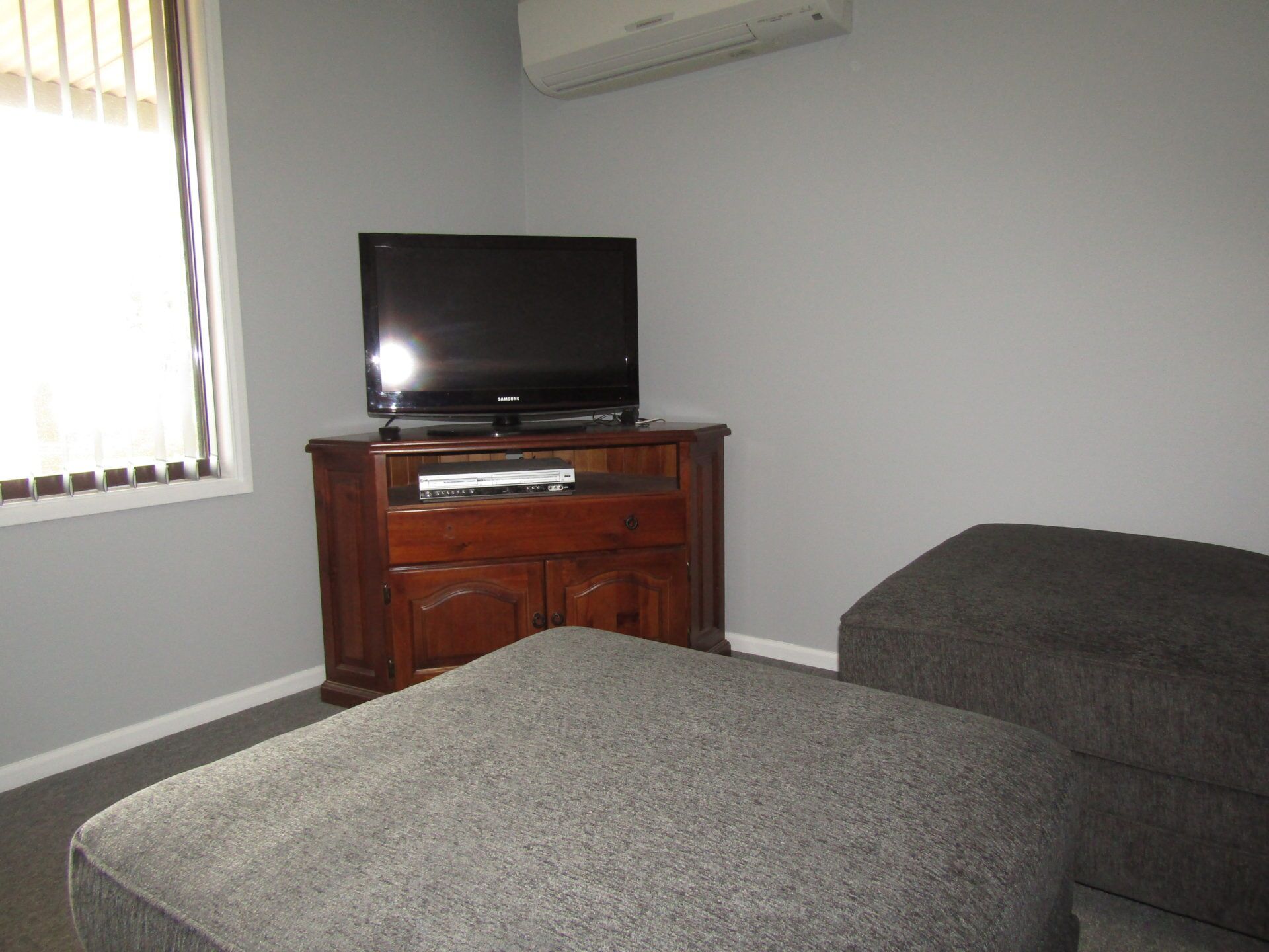 Reel Em Inn - Esplanade position.  Winter off peak special! — image 5