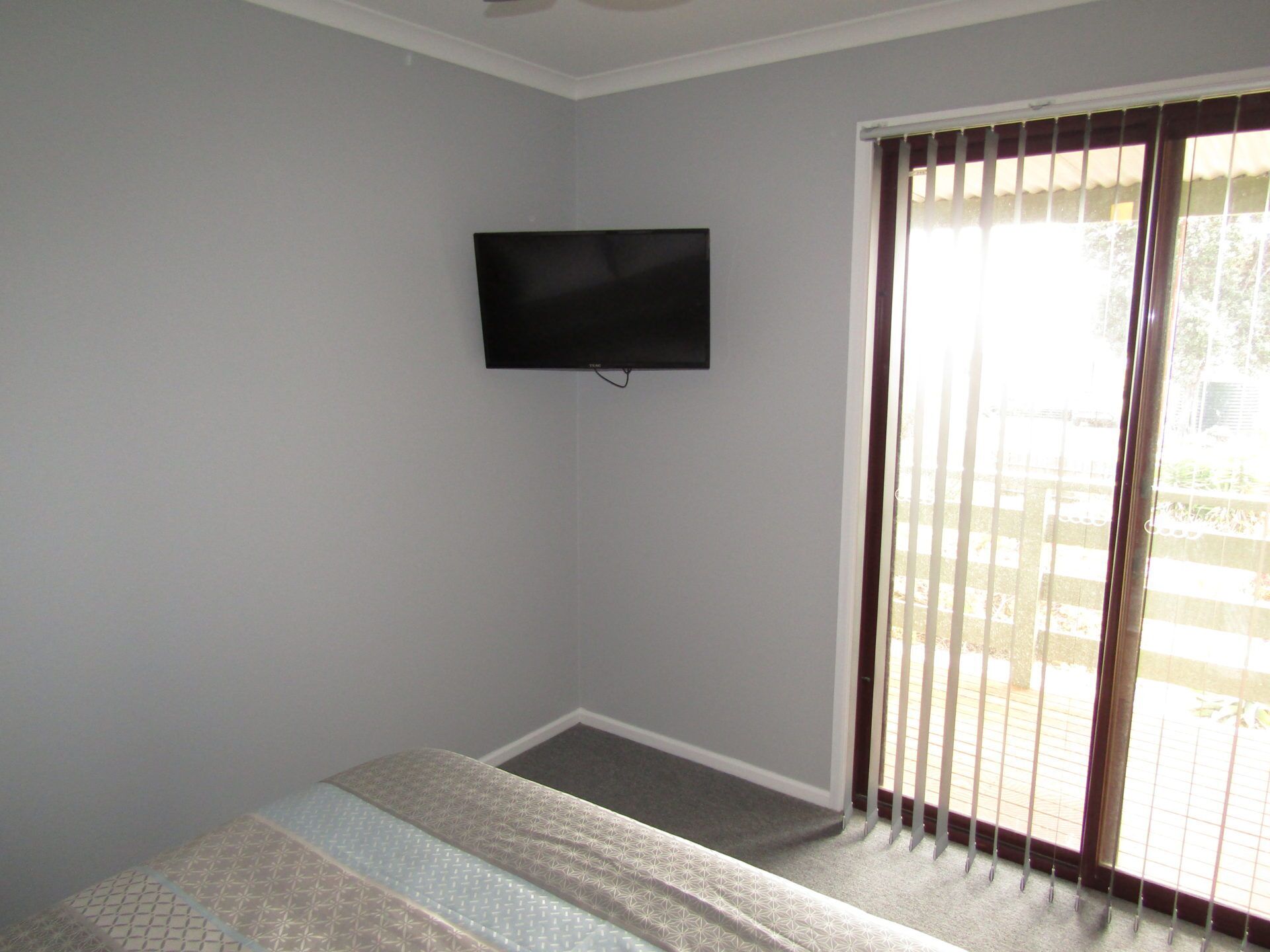 Reel Em Inn - Esplanade position.  Winter off peak special! — image 7