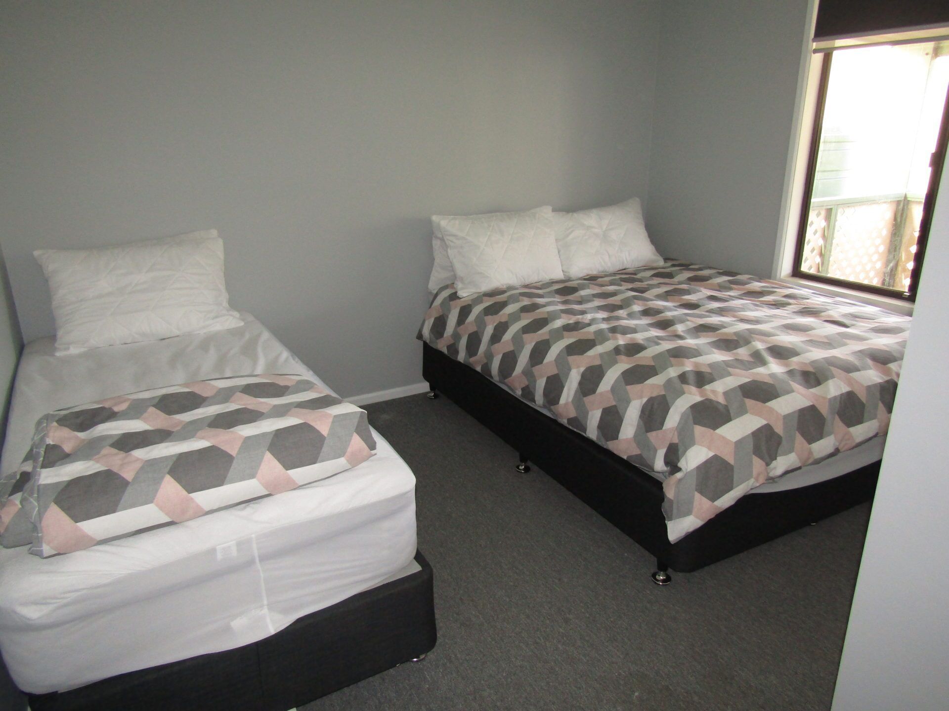 Reel Em Inn - Esplanade position.  Winter off peak special! — image 8