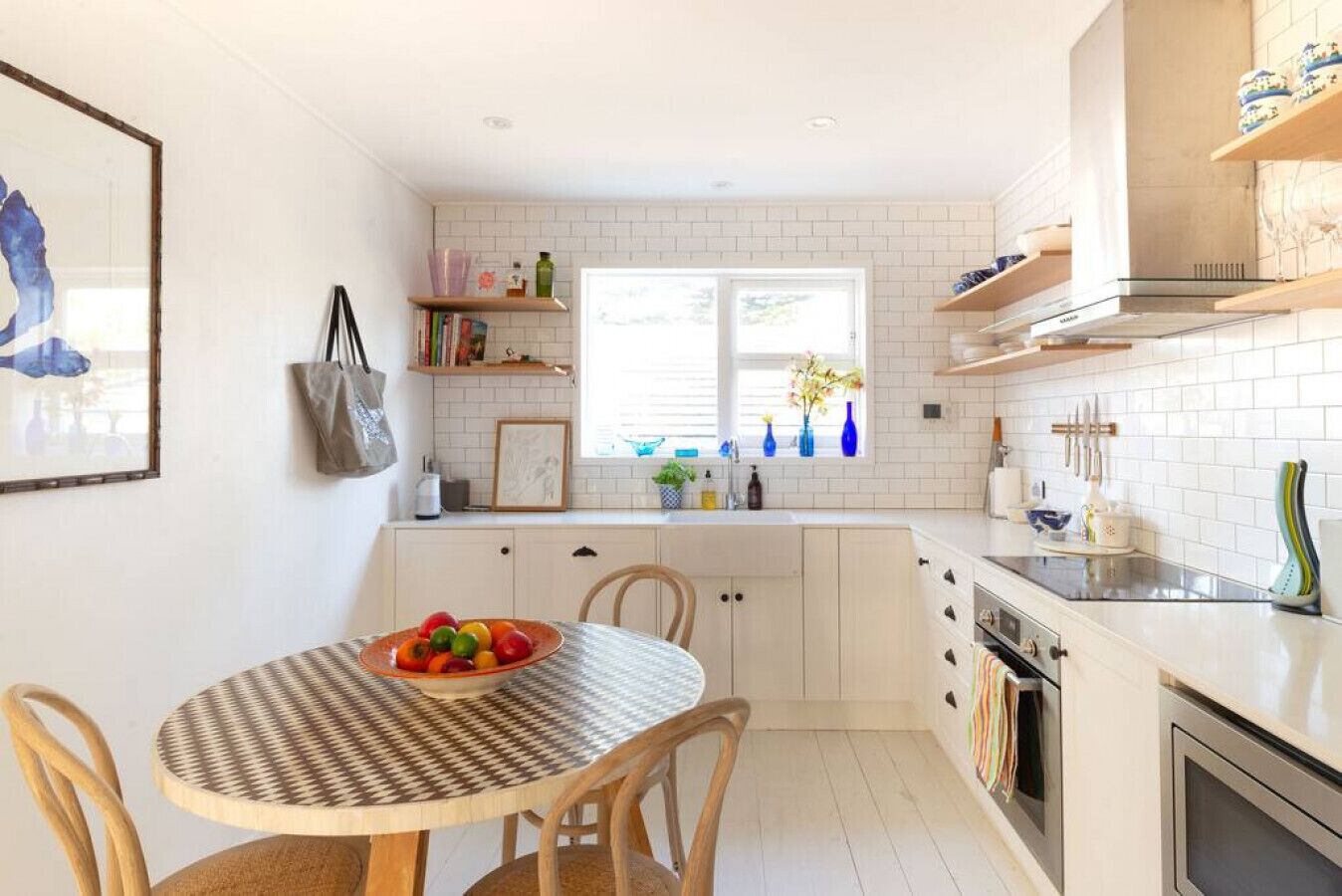 Boutique Getaway steps from  beach — image 12