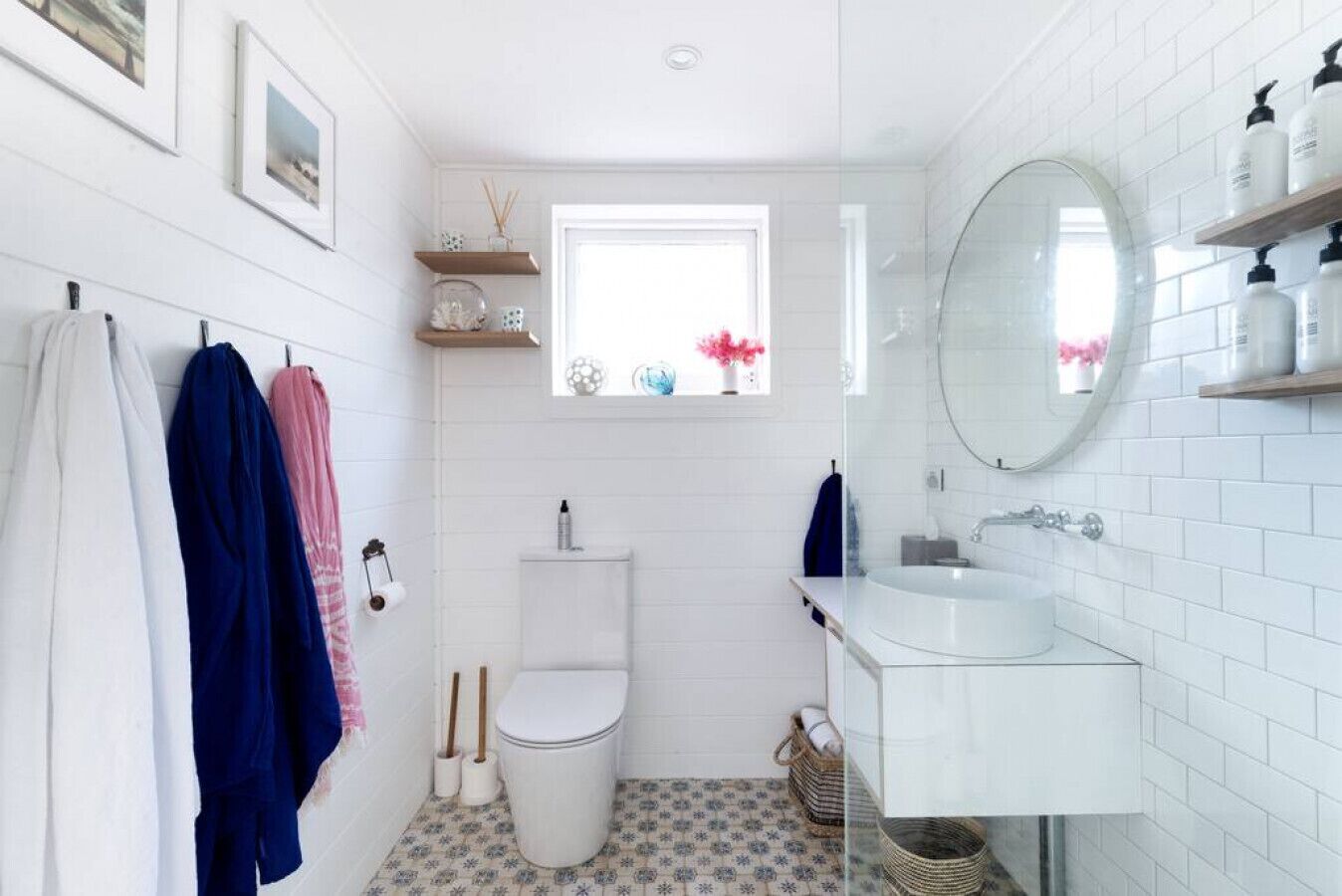 Boutique Getaway steps from  beach — image 9