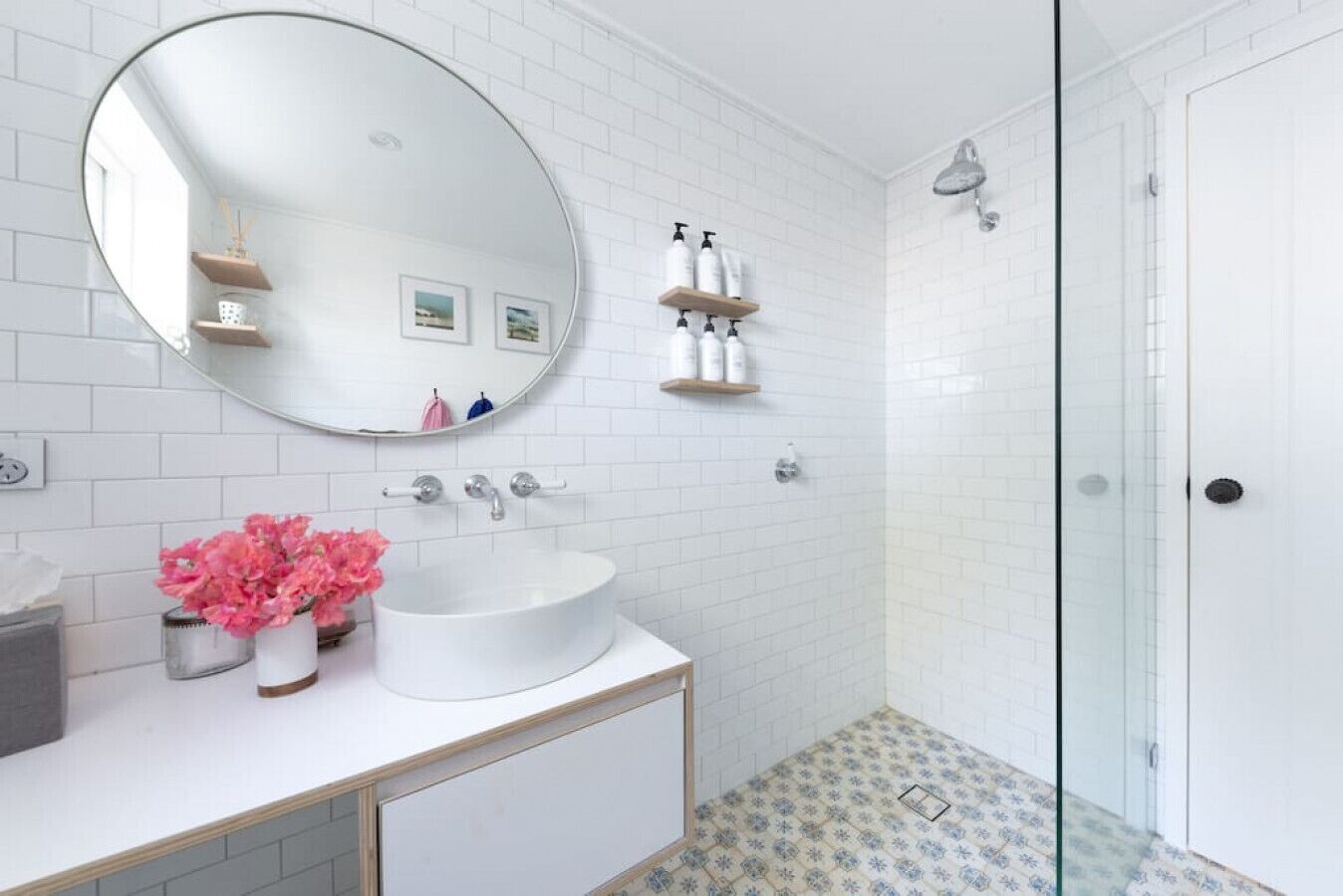 Boutique Getaway steps from  beach — image 10