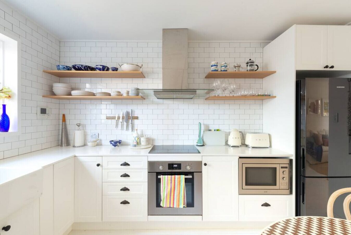 Boutique Getaway steps from  beach — image 4