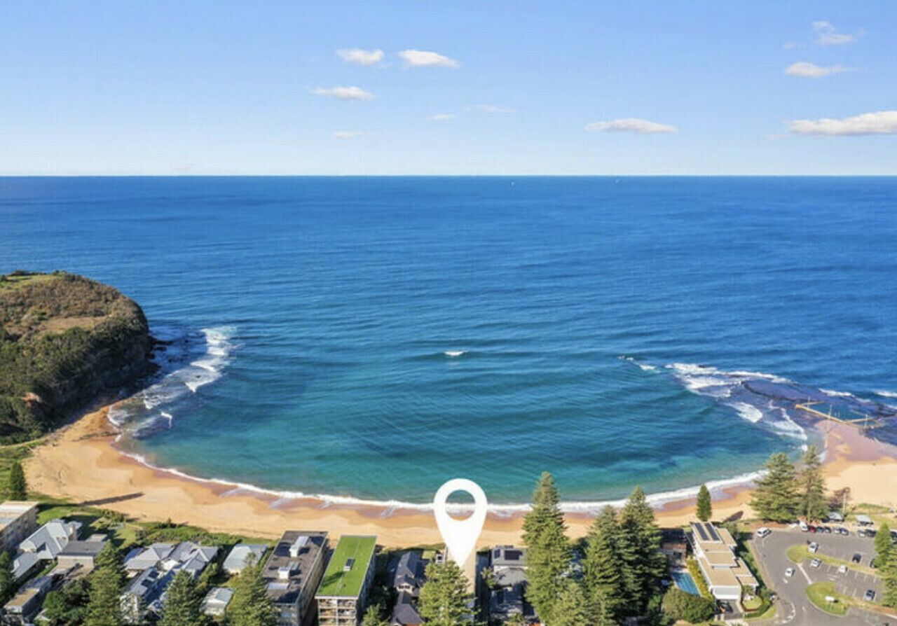 Boutique Getaway steps from  beach — image 23