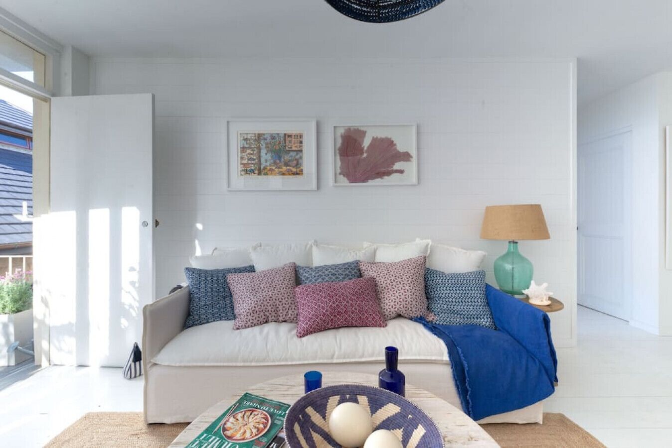 Boutique Getaway steps from  beach — image 11