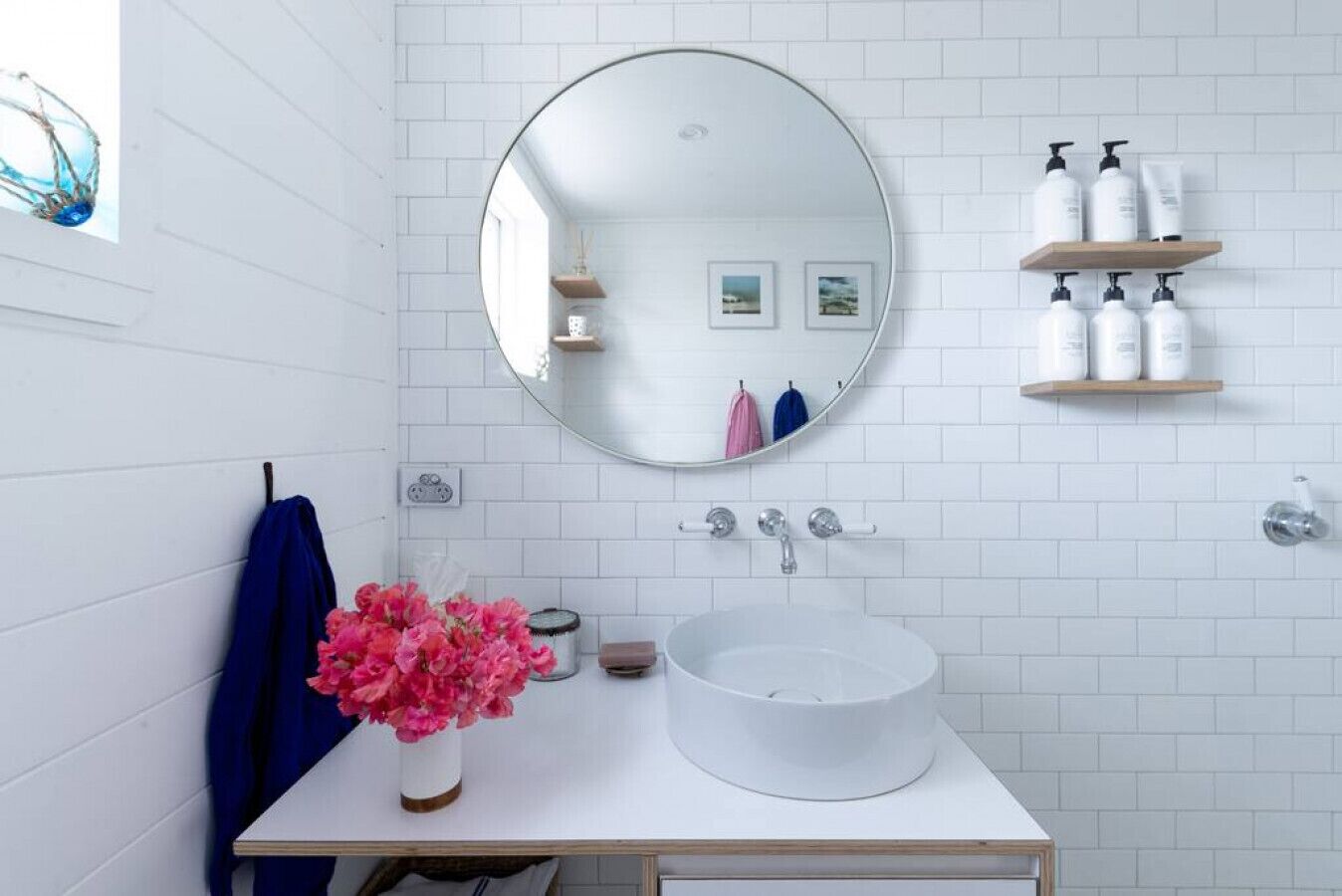 Boutique Getaway steps from  beach — image 8