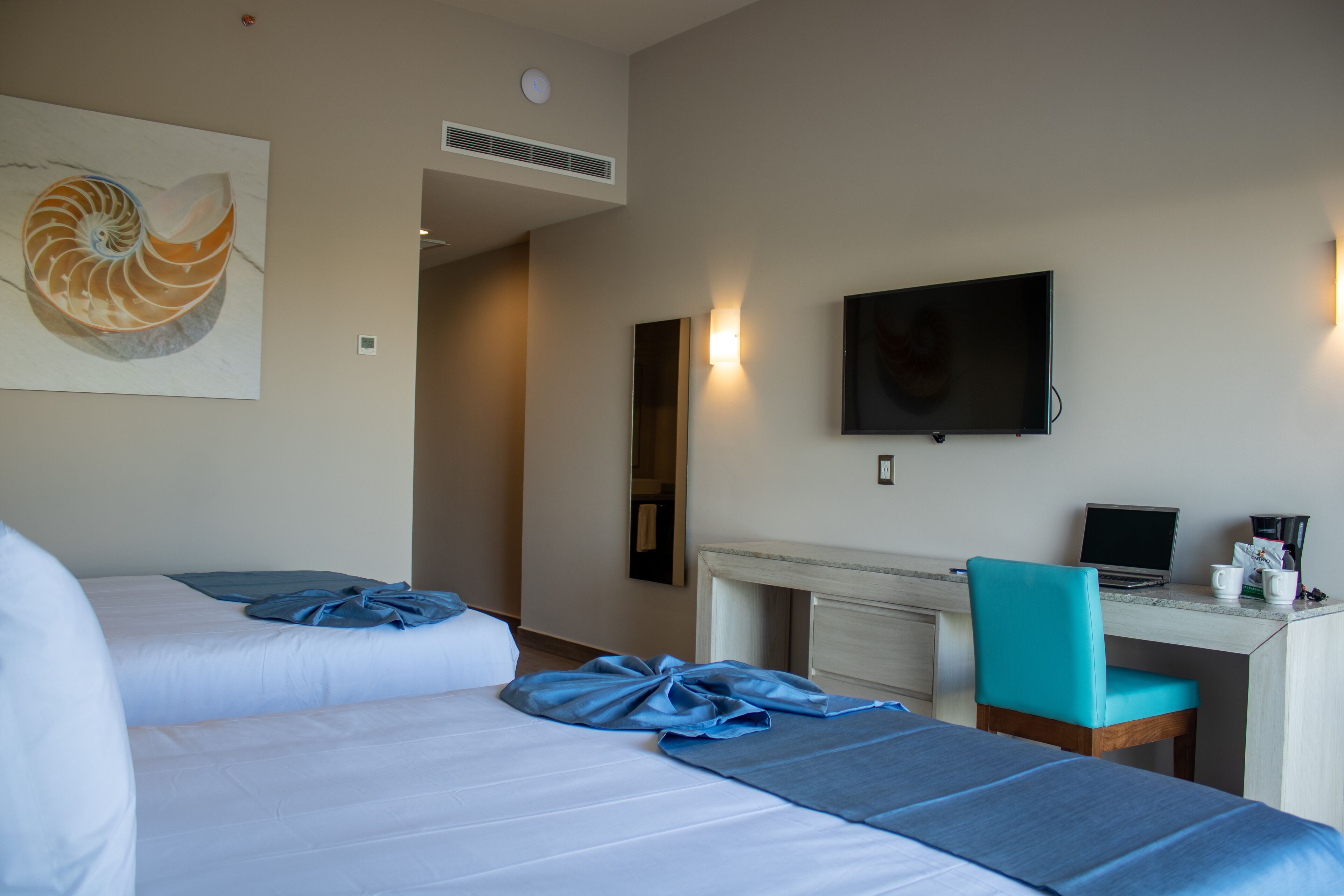 in-room safe, laptop workspace, iron/ironing board, free wifi