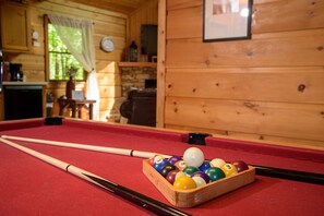 Game room - Cuddley Bears hideaway (Sevierville)