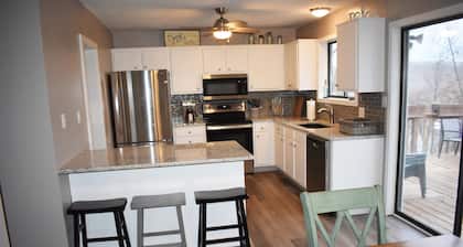 Lake View 5 Bedroom (2 Master Suites) / 4 Bath / Private Dock