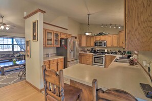 Fridge, microwave, stovetop, dishwasher