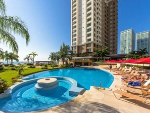 Piscine extérieure, piscine chauffée