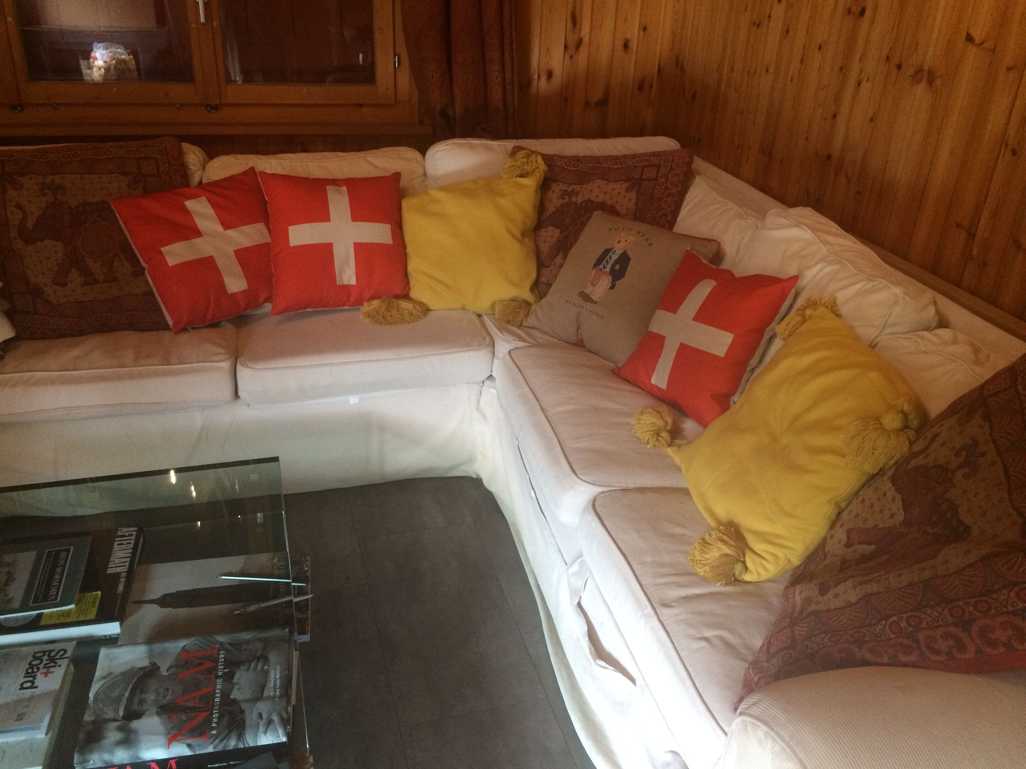 Smart TV, fireplace, DVD player, books