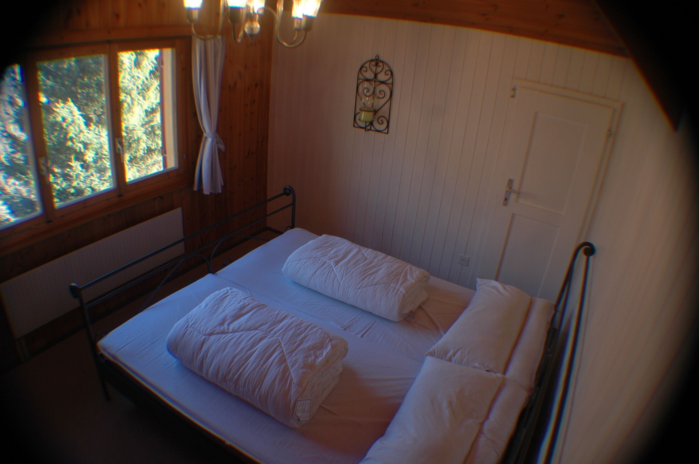 5 bedrooms, travel crib, free WiFi, bed sheets