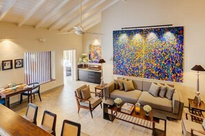 Living area - Lake Lodge (Colombo)