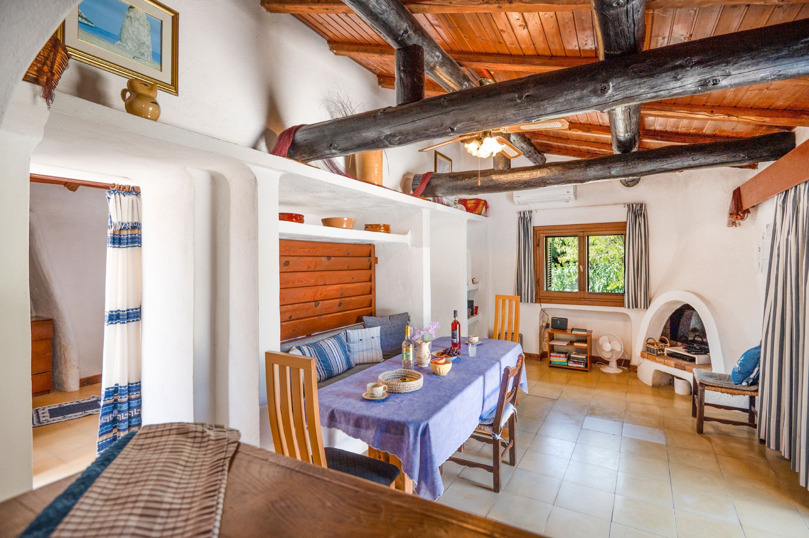 TV, fireplace, DVD player, books