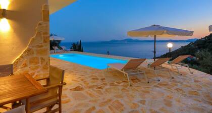 Superb villa with private pool and amazing views, A/C