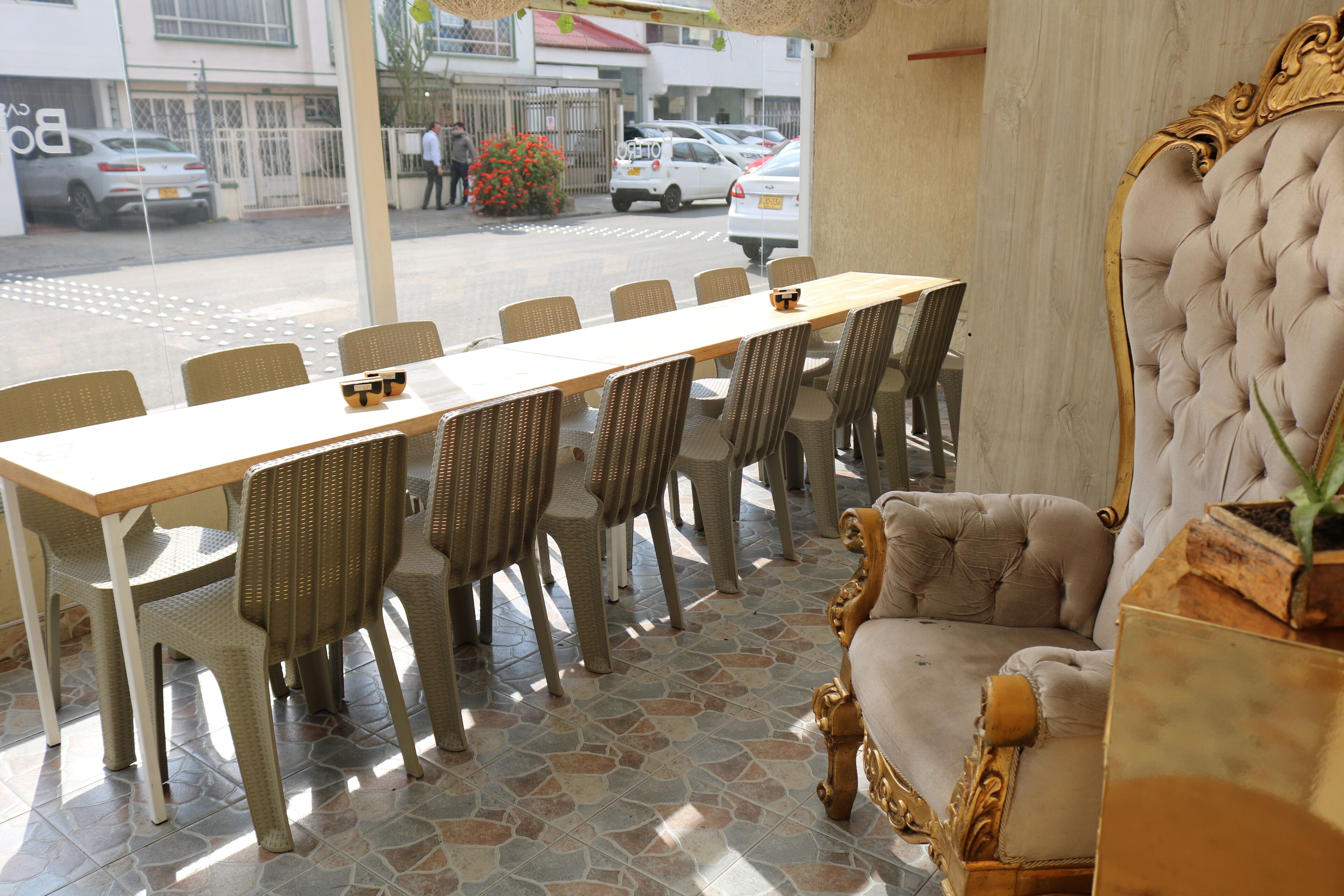 每日供應當地料理早餐 (每人 COP10000)