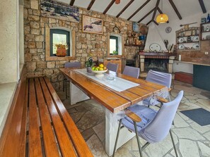 Dining - Cosy apartment for 4 guests with A/C, WIFI, TV and terrace (Solin)
