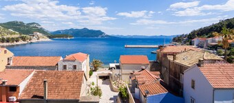 Holiday Home Jasenka Trstenik - Duplex One Bedroom Apartment with Terrace and Side Sea View
