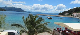 Holiday Home Jasenka Trstenik - Duplex One Bedroom Apartment with Terrace and Side Sea View