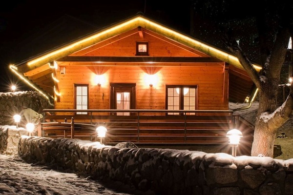 Fenêtre, Propriété, Lumière, Bâtiment, Maison, Ciel, Bois, Chalet, Zone Résidentielle, Siding