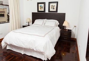 2 Schlafzimmer, Schreibtisch, Bügeleisen/Bügelbrett, kostenloses WLAN