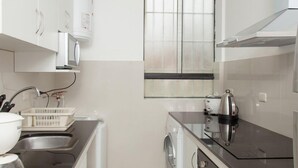 茶具/咖啡用具、冰箱、微波炉、烤箱