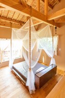 4 habitaciones, tabla de planchar con plancha y ropa de cama 