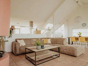TV, fireplace - Lovely apartment for 4 guests with WIFI, TV, balcony and pets allowed (Uitgeest)